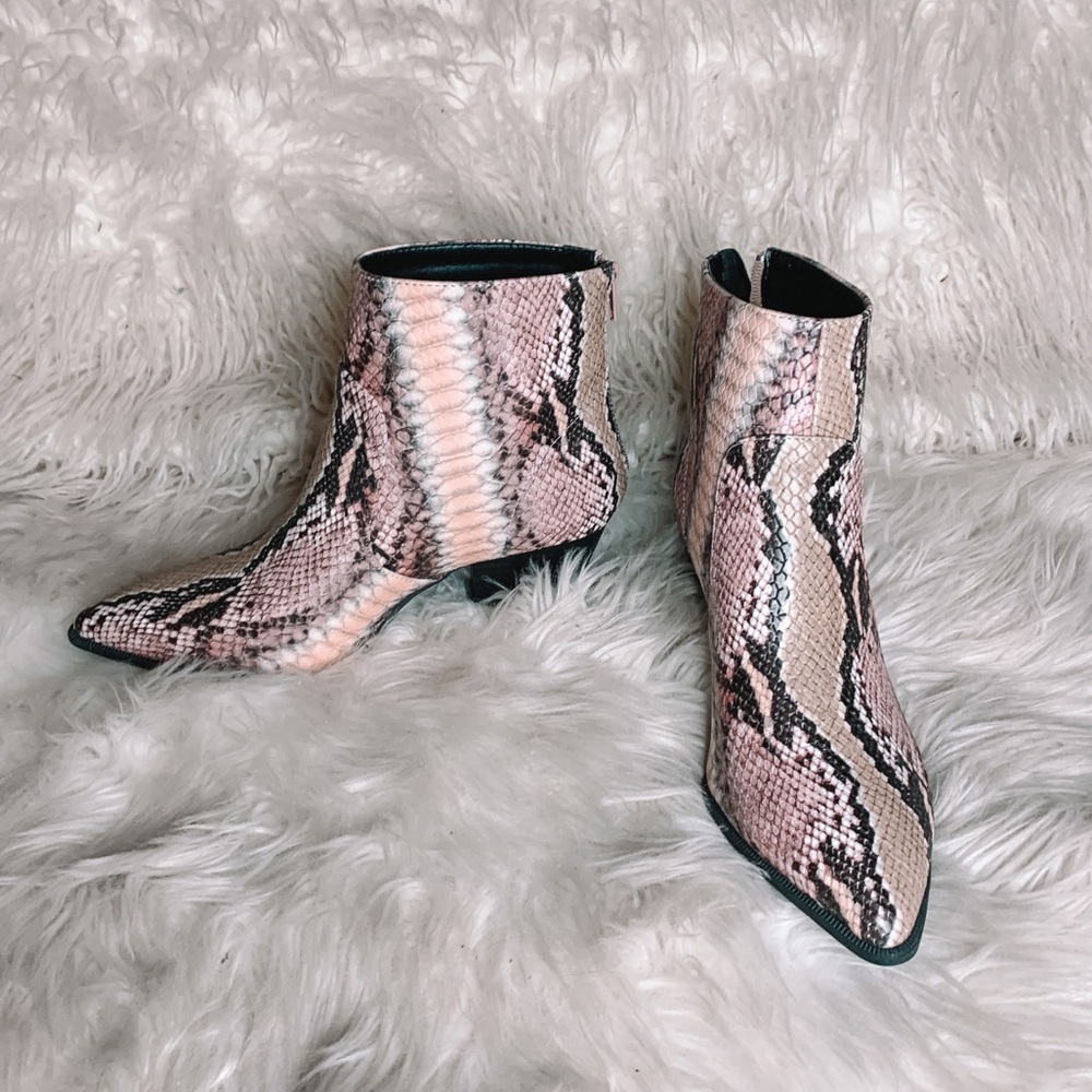 Qupid Blush Faux Snakeskin Booties 🐍 👢